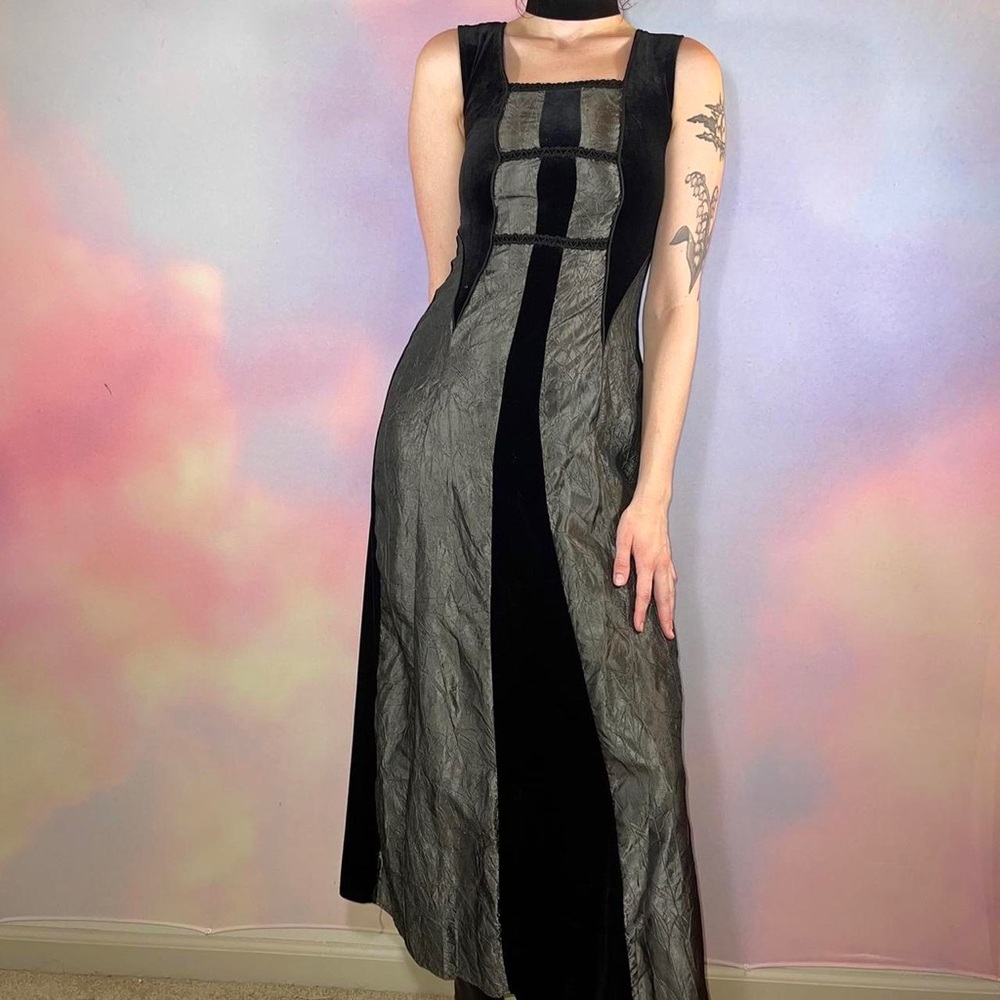 VTG The Creative Brand Cykxtees Velvet Metallic Silver Sleeveless Maxi Dress